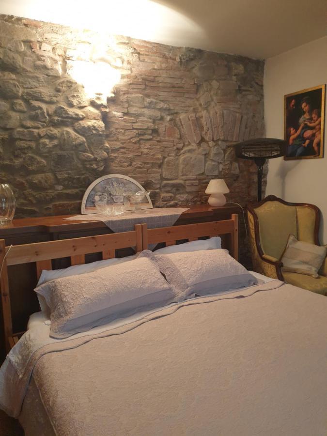 Helga'S House- Una Finestra Sul Borgo Ambra Exterior foto
