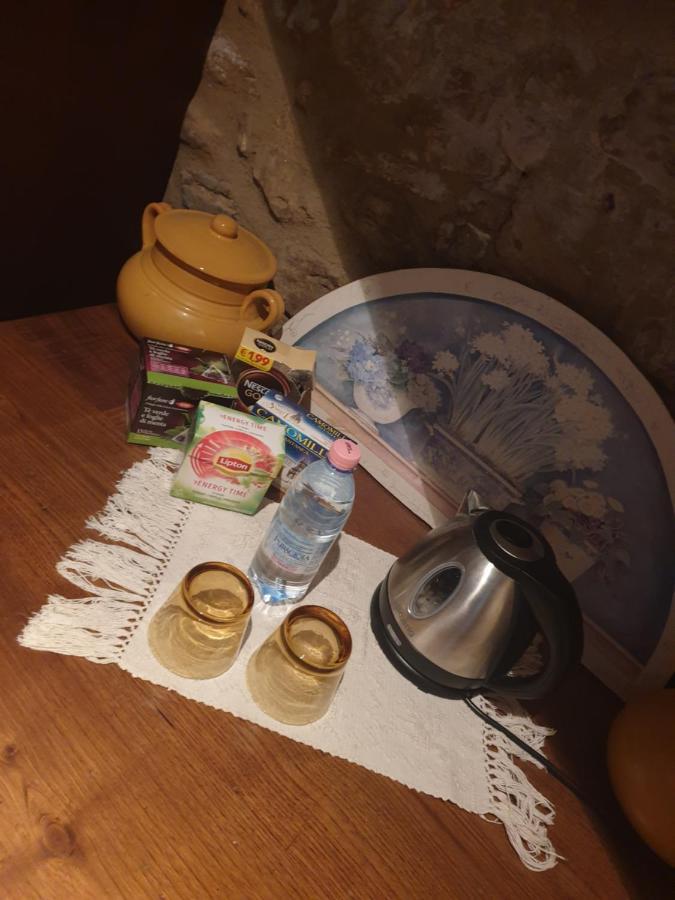 Helga'S House- Una Finestra Sul Borgo Ambra Exterior foto