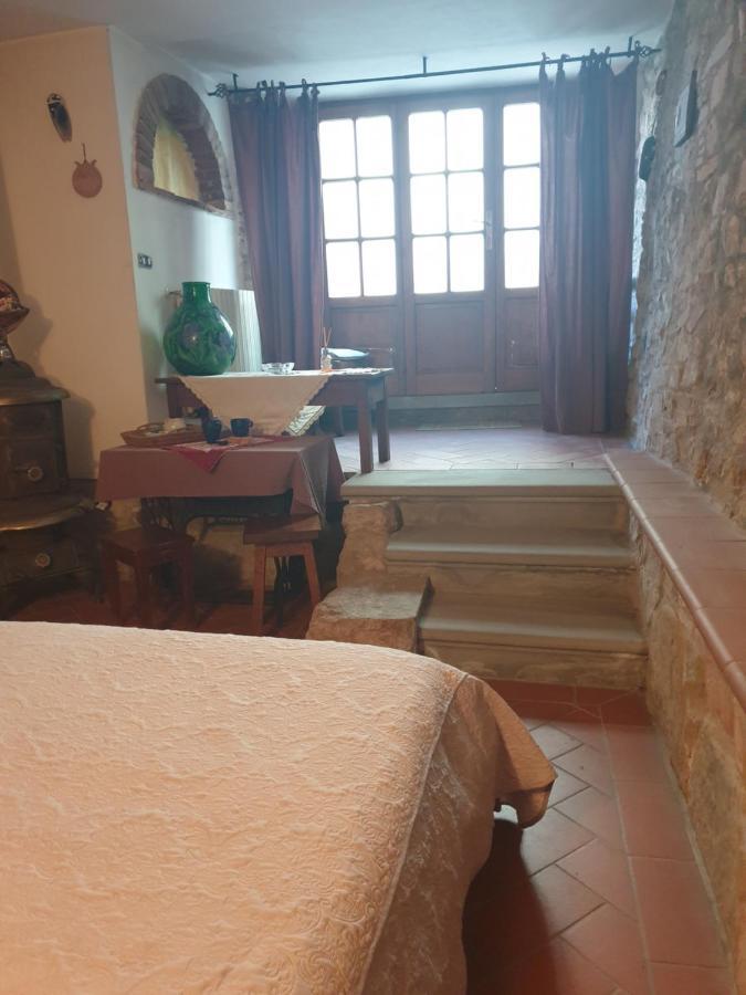 Helga'S House- Una Finestra Sul Borgo Ambra Exterior foto