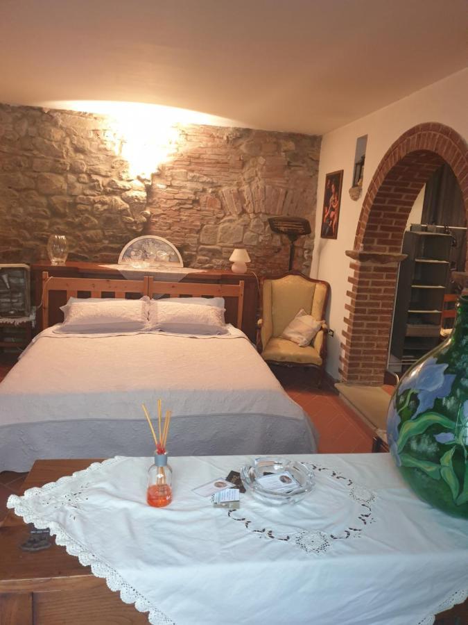 Helga'S House- Una Finestra Sul Borgo Ambra Exterior foto