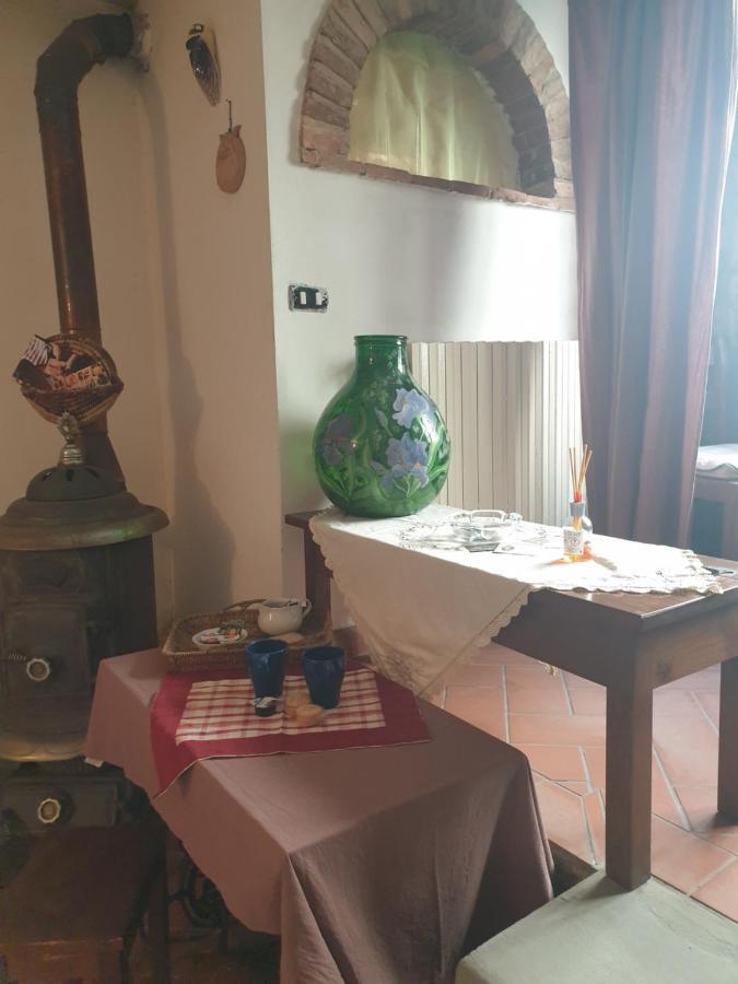 Helga'S House- Una Finestra Sul Borgo Ambra Exterior foto