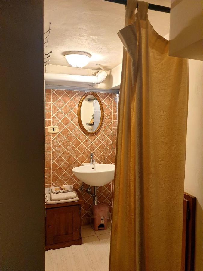 Helga'S House- Una Finestra Sul Borgo Ambra Exterior foto